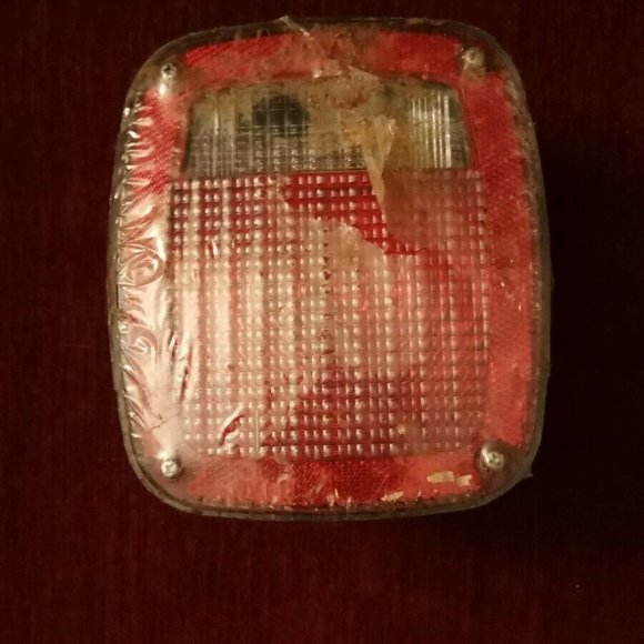 RoadPro 6.75"x5.75" Tail Light Assembly w/ Bulb RP-5402 - Picture 3 of 6